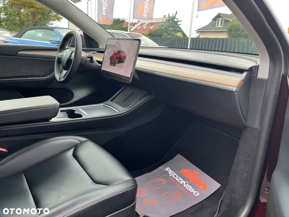 Tesla Model Y - 9