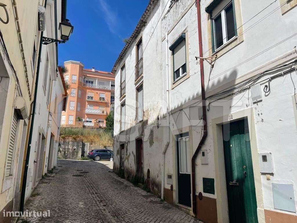 Prédio para recuperar no centro de Torres Novas - Grande imagem: 3/15