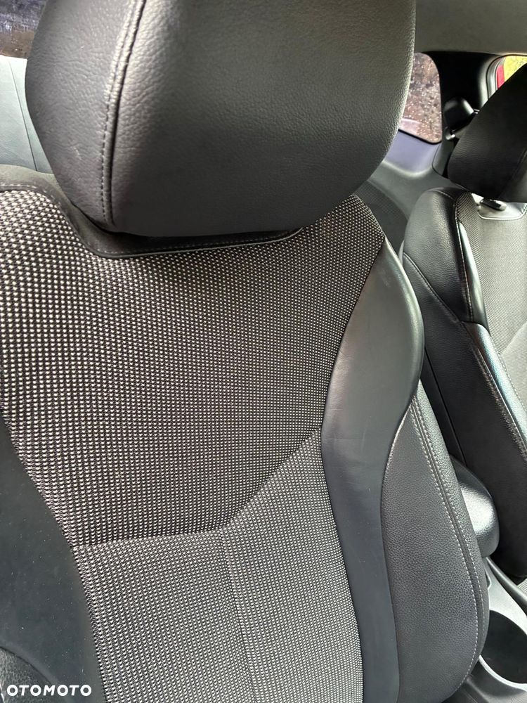 Hyundai Veloster 1.6 GDI Style - 34