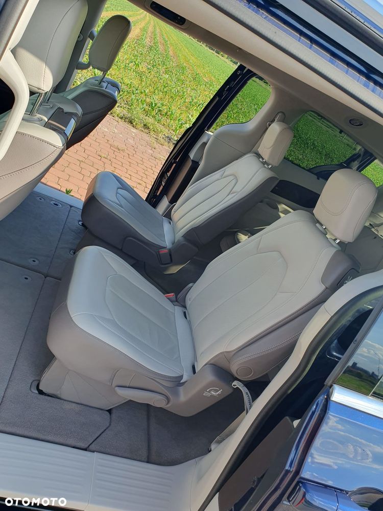 Chrysler Pacifica - 8