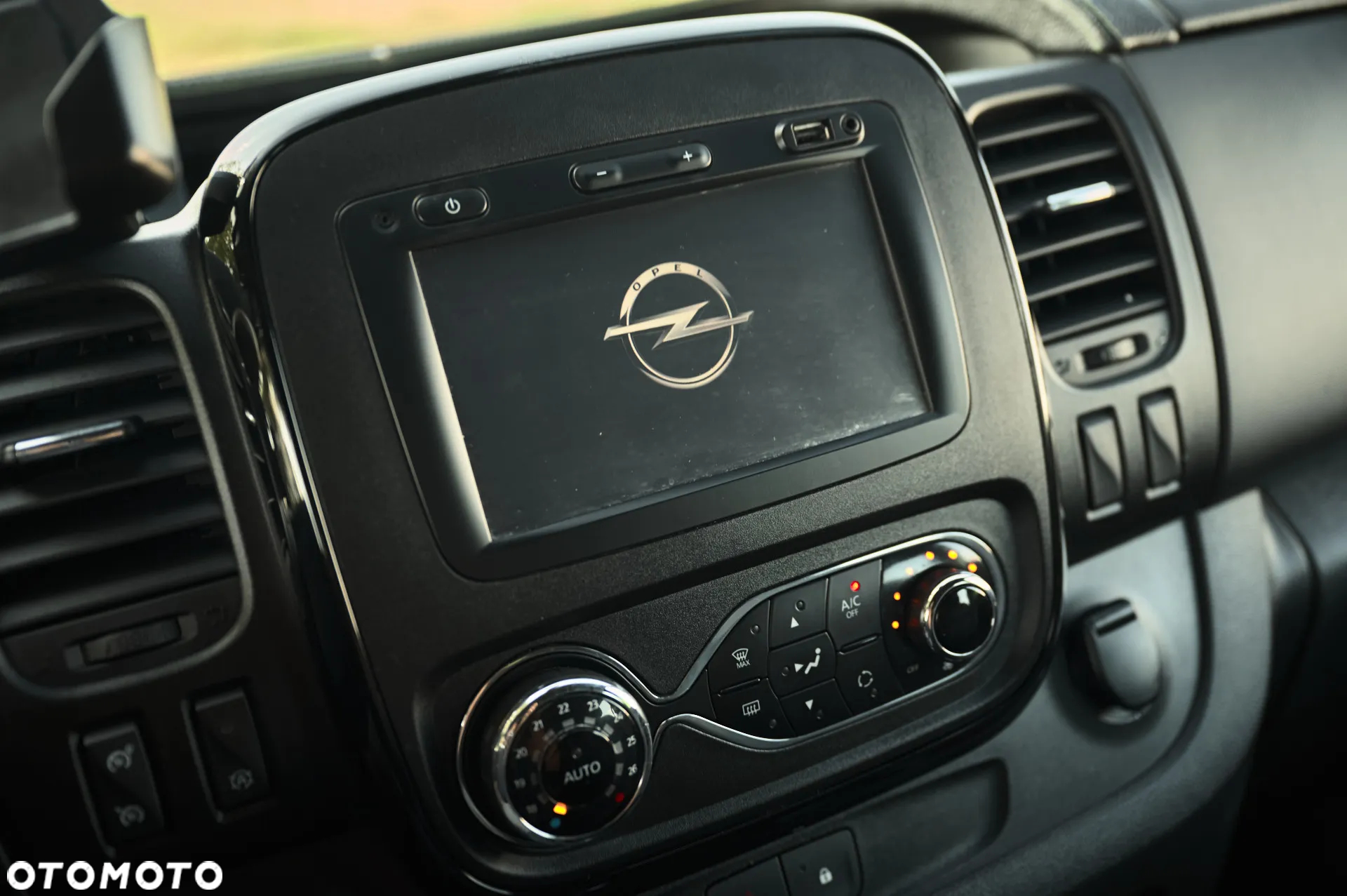 Opel Vivaro L2H1 2,9t Elegance Premium - 30