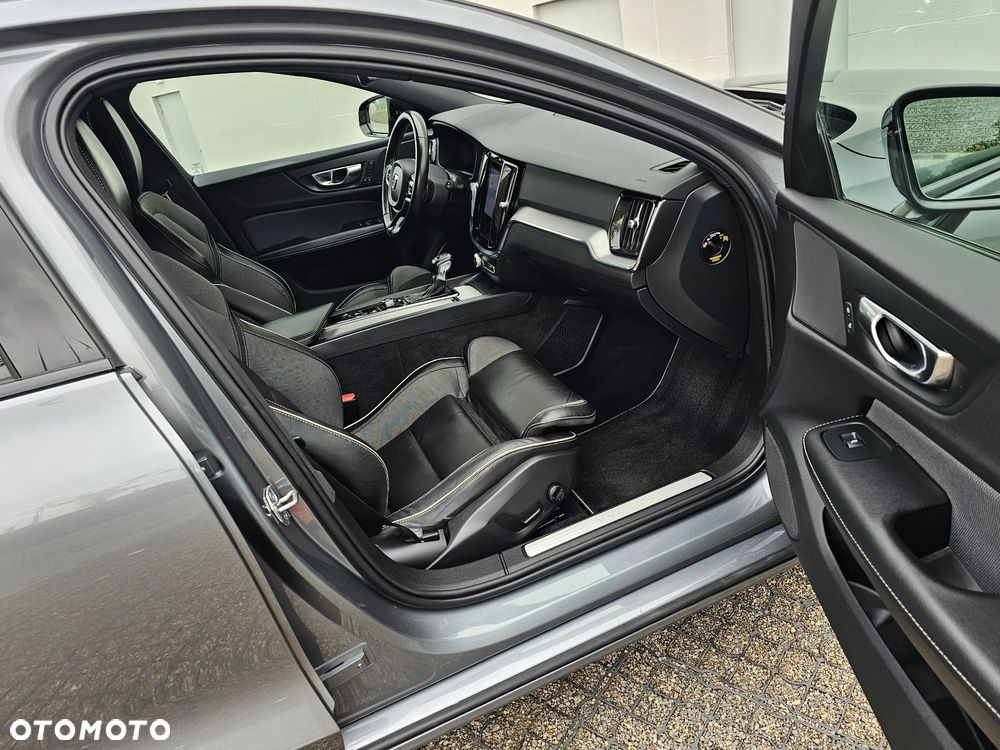 Volvo V60 D3 Geartronic R-Design - 34