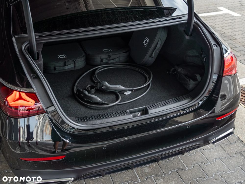 Mercedes-Benz Klasa E 300de 4Matic 9G-TRONIC AMG Line NIGHT Edition - 23