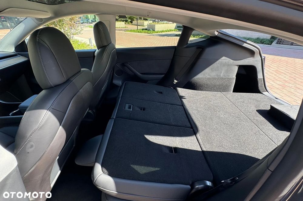 Tesla Model Y Long Range Dual Motor AWD - 15
