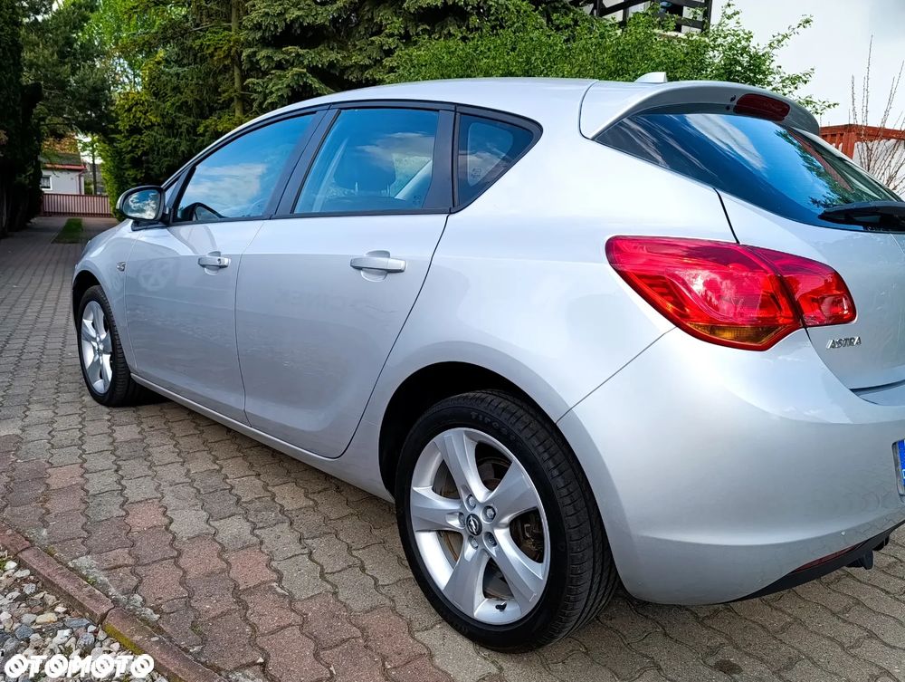 Opel Astra 1.6 Design Edition - 14