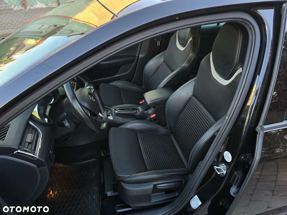 Skoda Octavia 2.0 TDI DSG RS - 13
