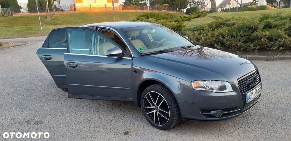 Audi A4 Limousine - 13