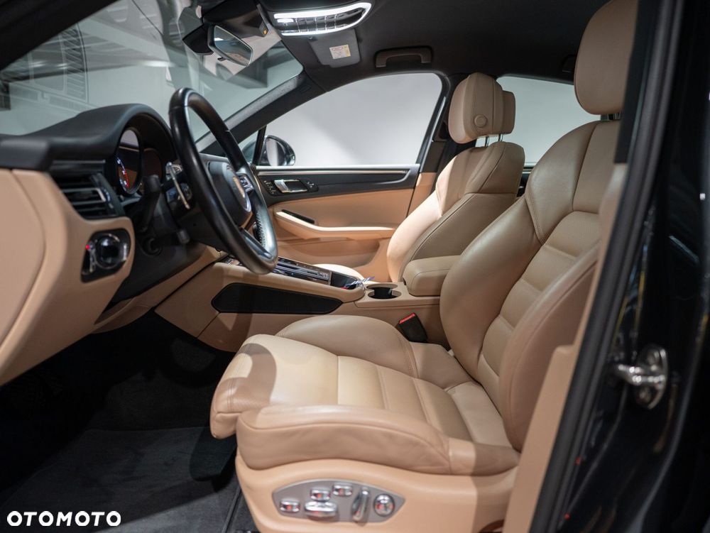 Porsche Macan - 24