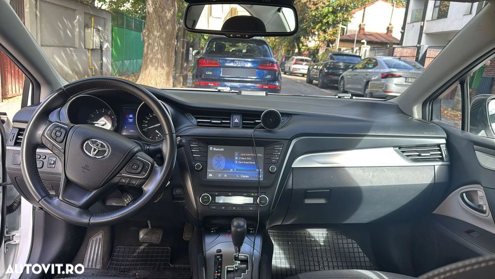 Toyota Avensis 1.8 Multidrive S Executive - 2