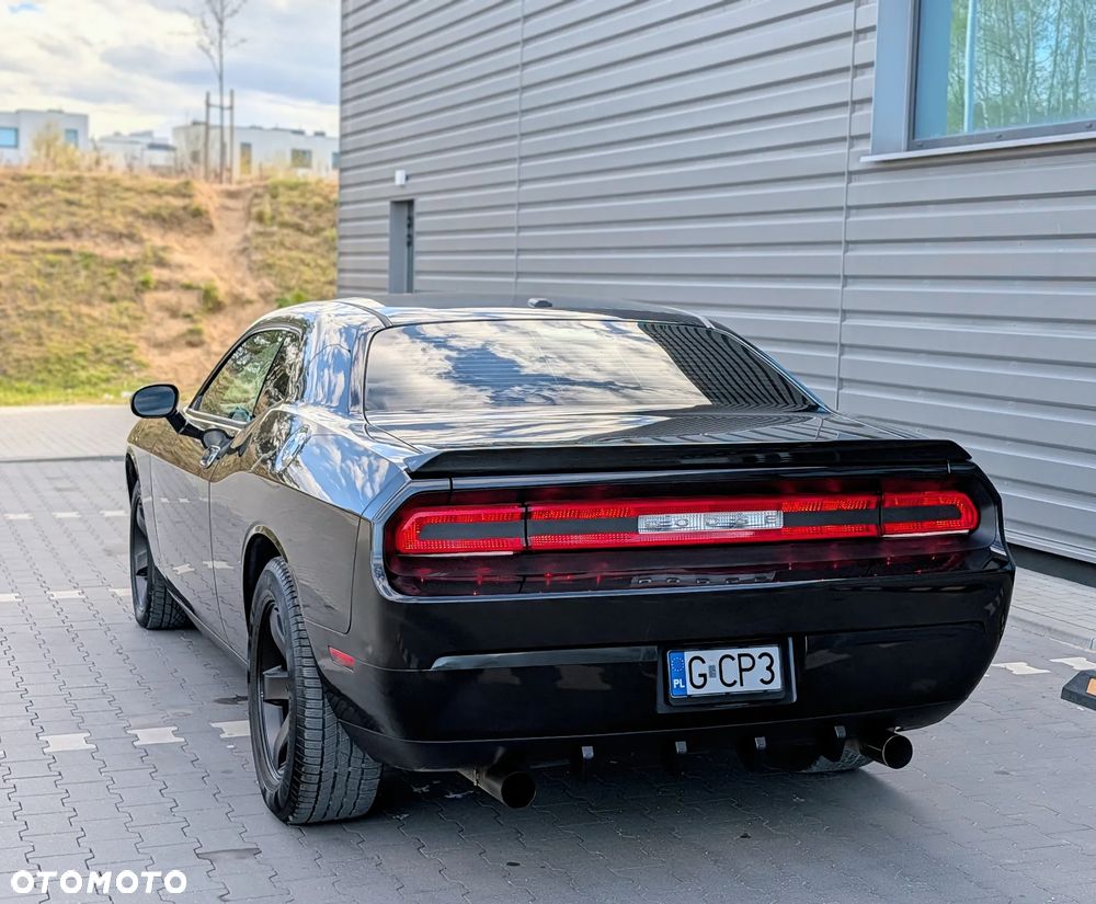 Dodge Challenger - 11