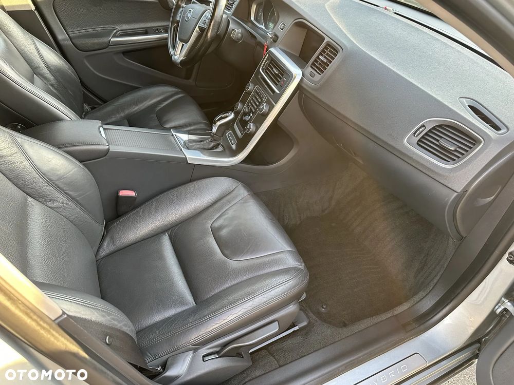 Volvo V60 D6 AWD Plug-in Hybrid Summum - 14