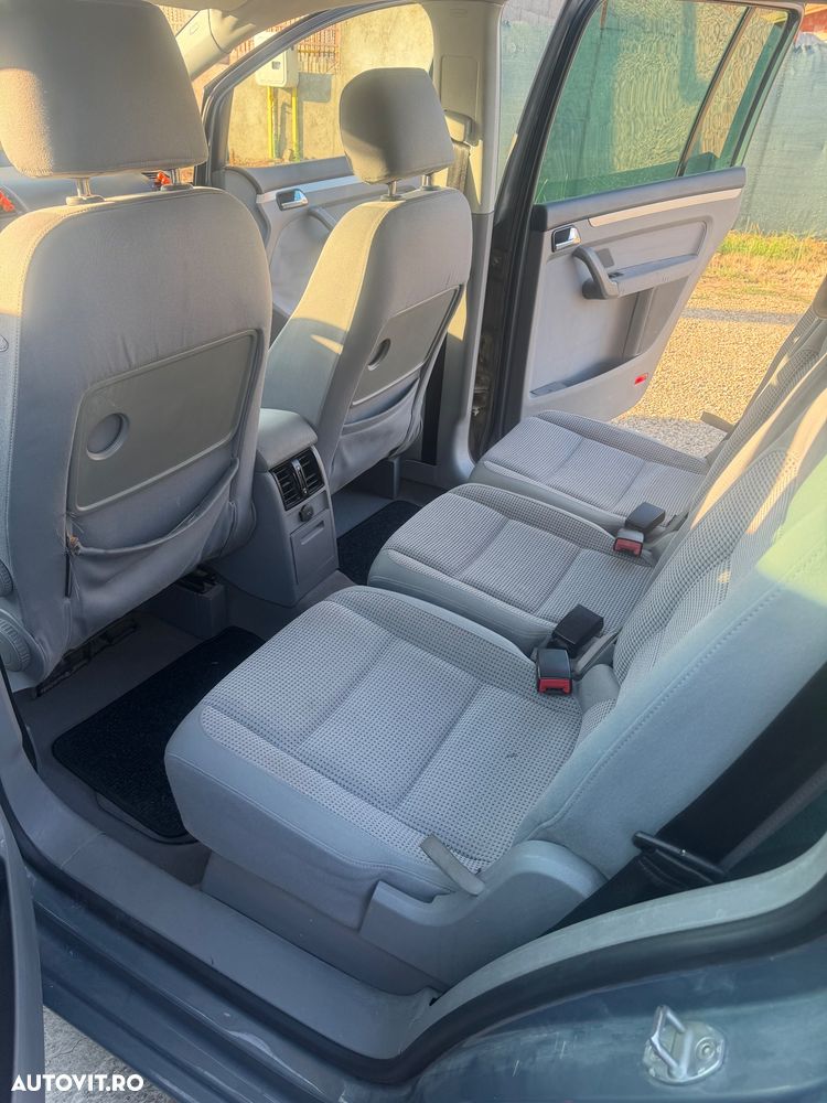 Volkswagen Touran 2.0TDI Highline Aut - 6