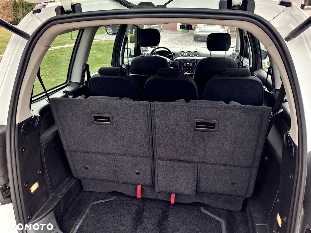 Ford Galaxy 2.0 Ambiente - 23