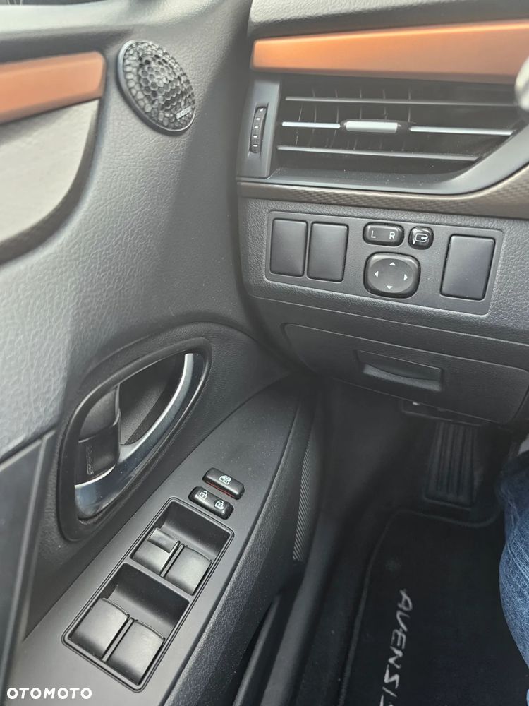 Toyota Avensis - 8