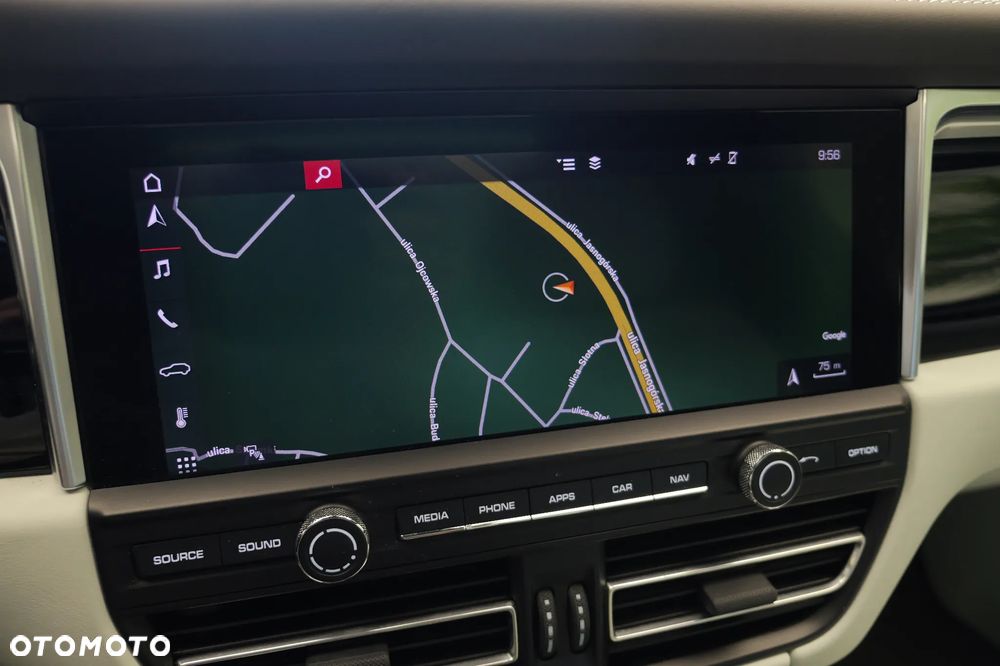 Porsche Macan S - 30