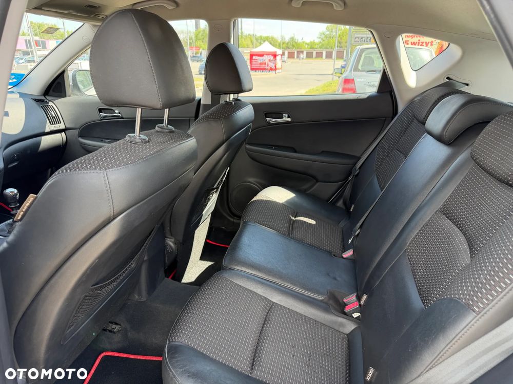 Hyundai i30 1.6 Comfort - 10