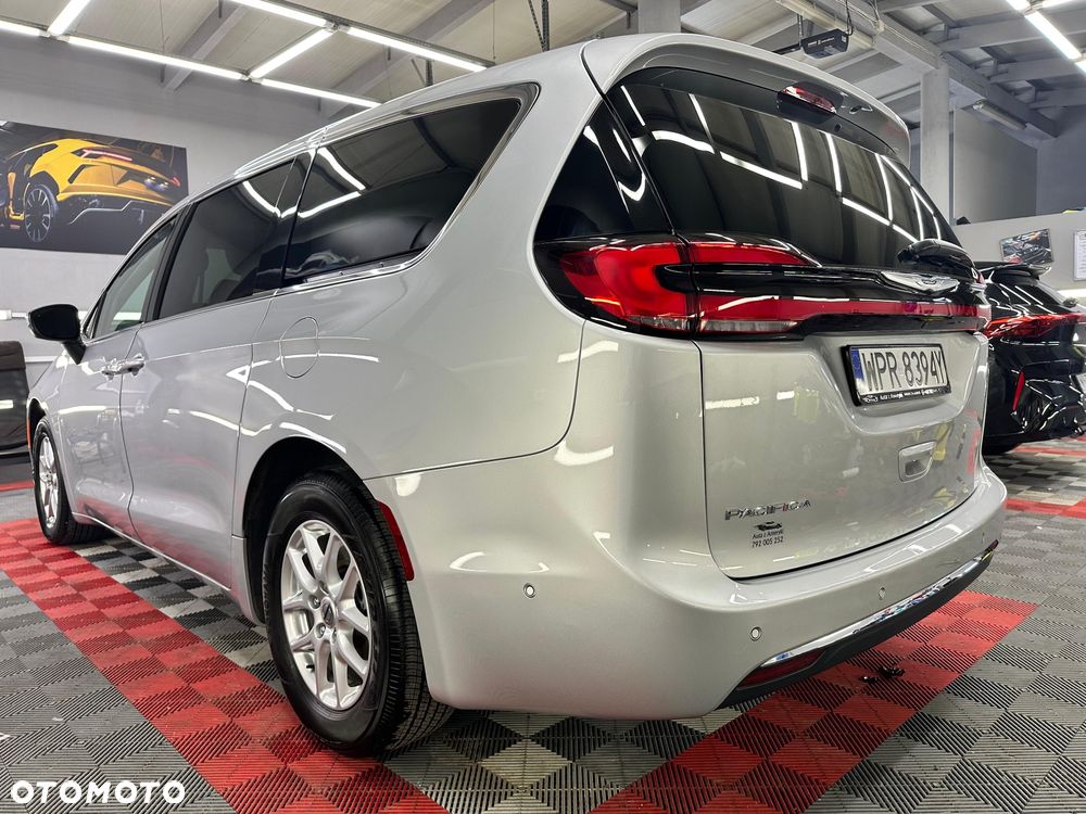 Chrysler Pacifica - 4