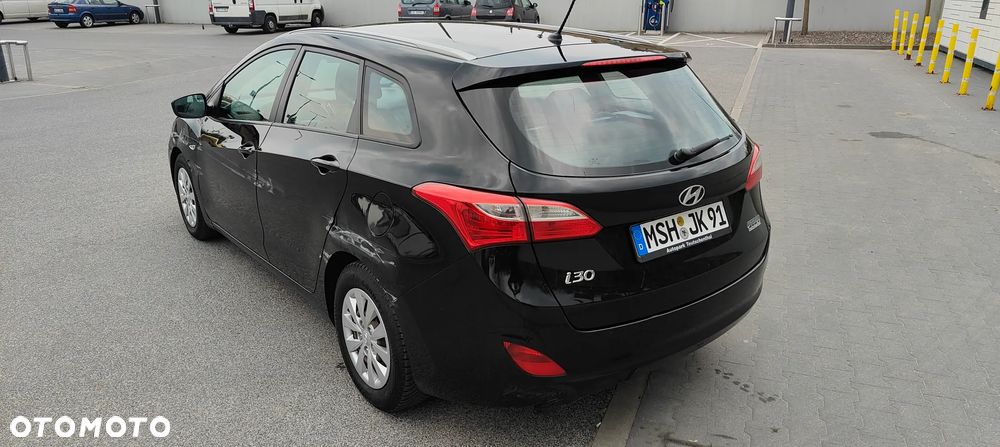 Hyundai i30 blue Kombi 1.4 Style - 19