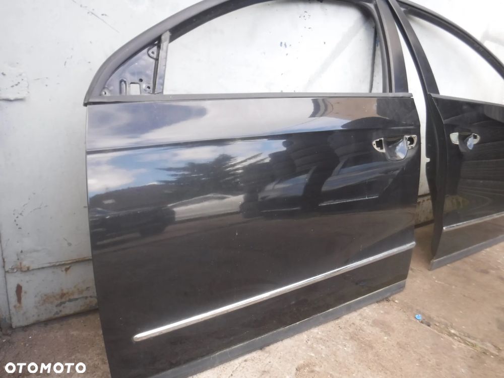 Vw Passat B6 drzwi przod lewe listwa szyba LC9X - 6