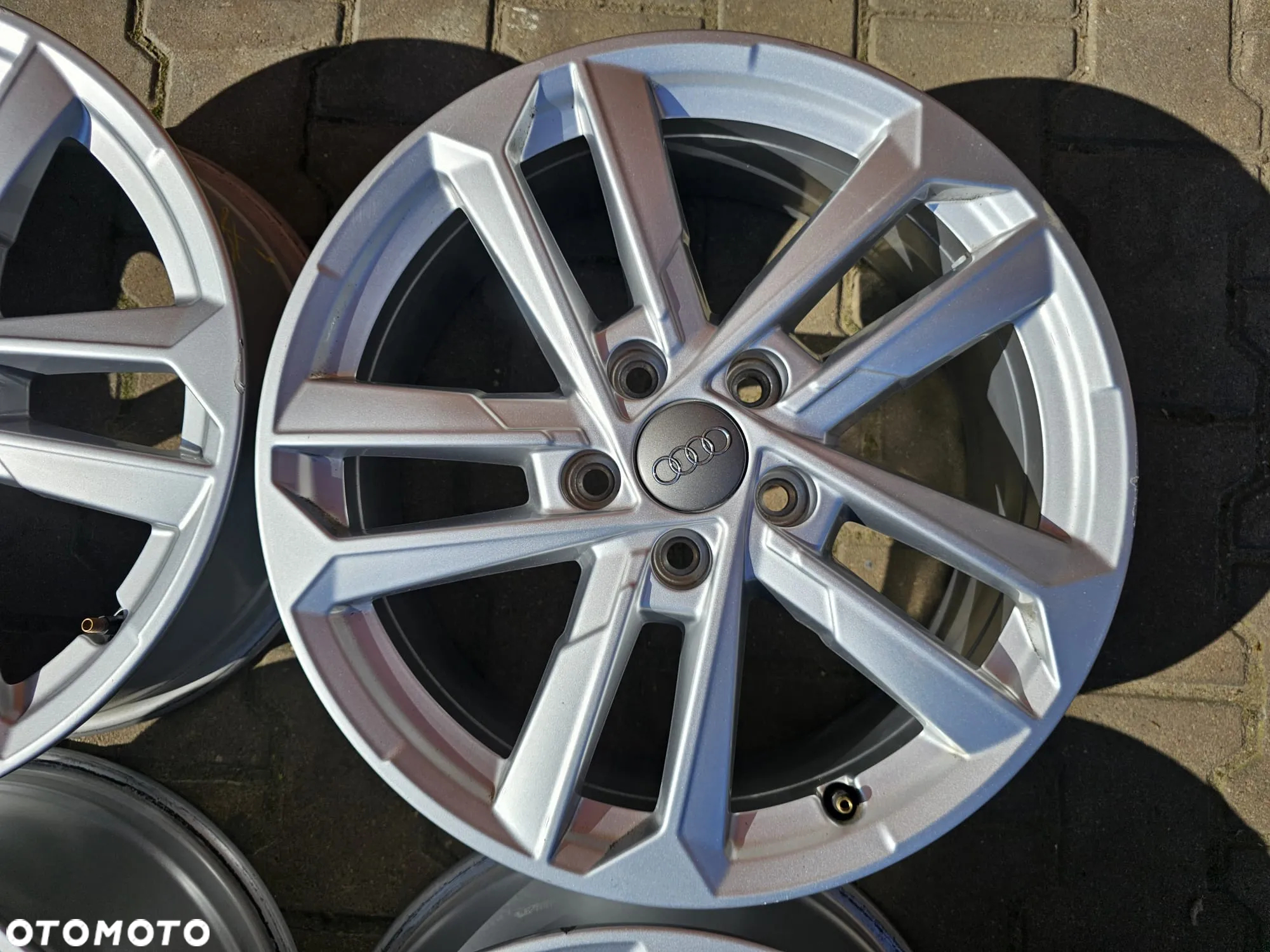 Audi OE A3 A4 A6 Volkswagen Golf Skoda Octavia Seat Leon / 8Y0601025L / 6,5Jx17 ET43 5x112 - 4