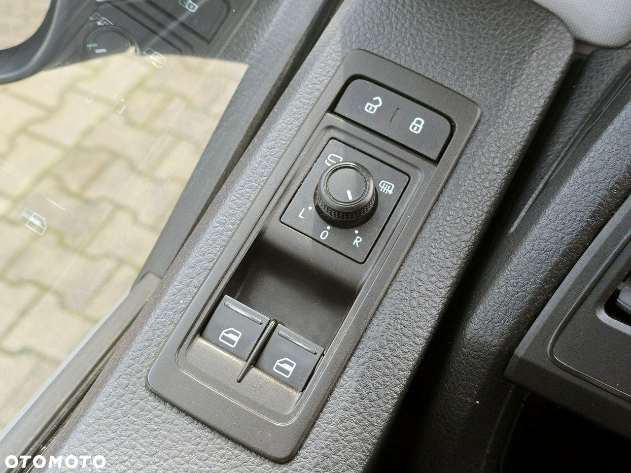 Volkswagen Caravelle - 9