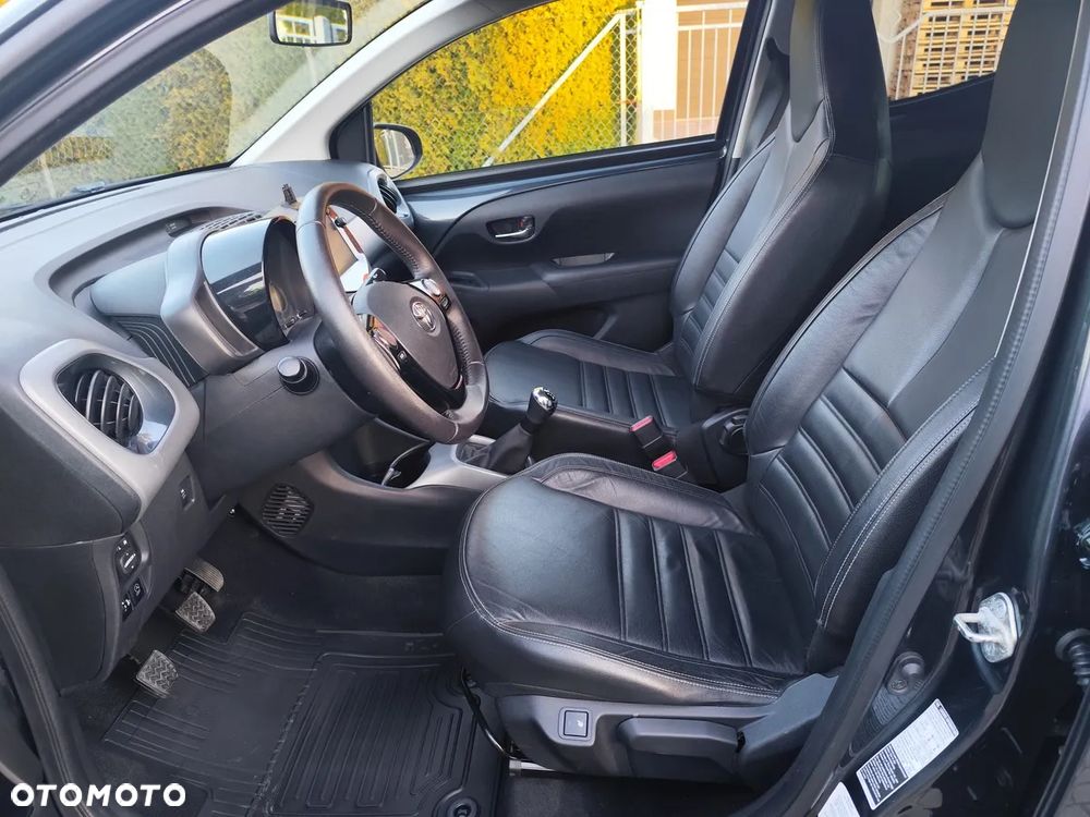 Toyota Aygo x-clusiv - 9