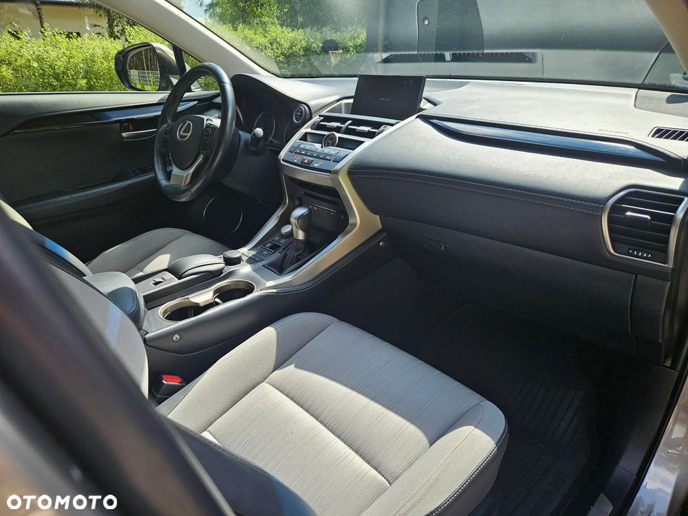 Lexus NX 300h Prestige AWD - 29