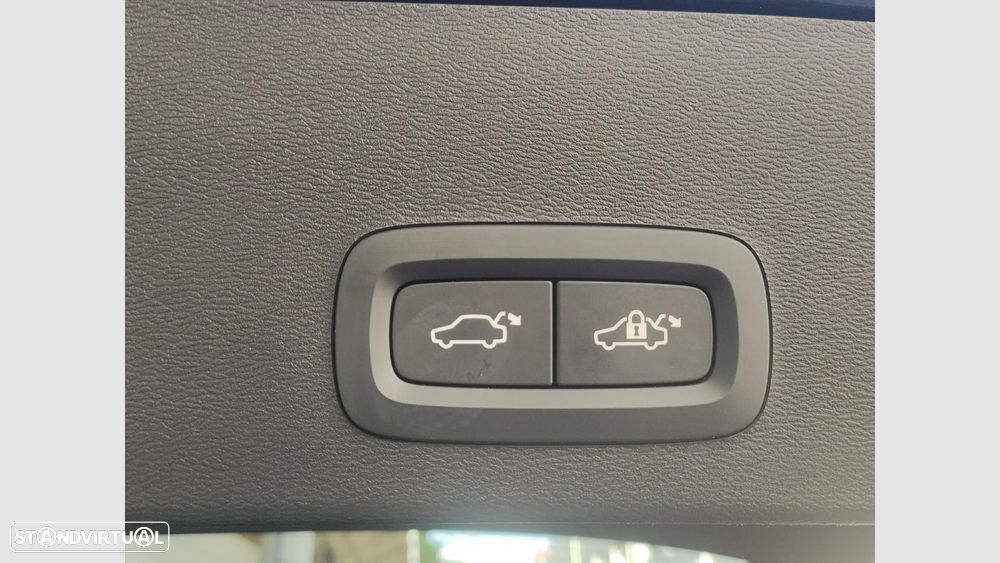 Volvo XC 40 2.0 B3 Core - 16