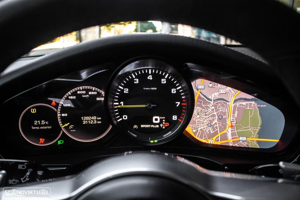 Porsche Panamera 4 E-Hybrid - 18