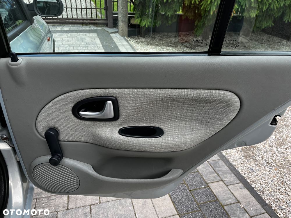 Renault Clio 1.6 16V Initiale - 14
