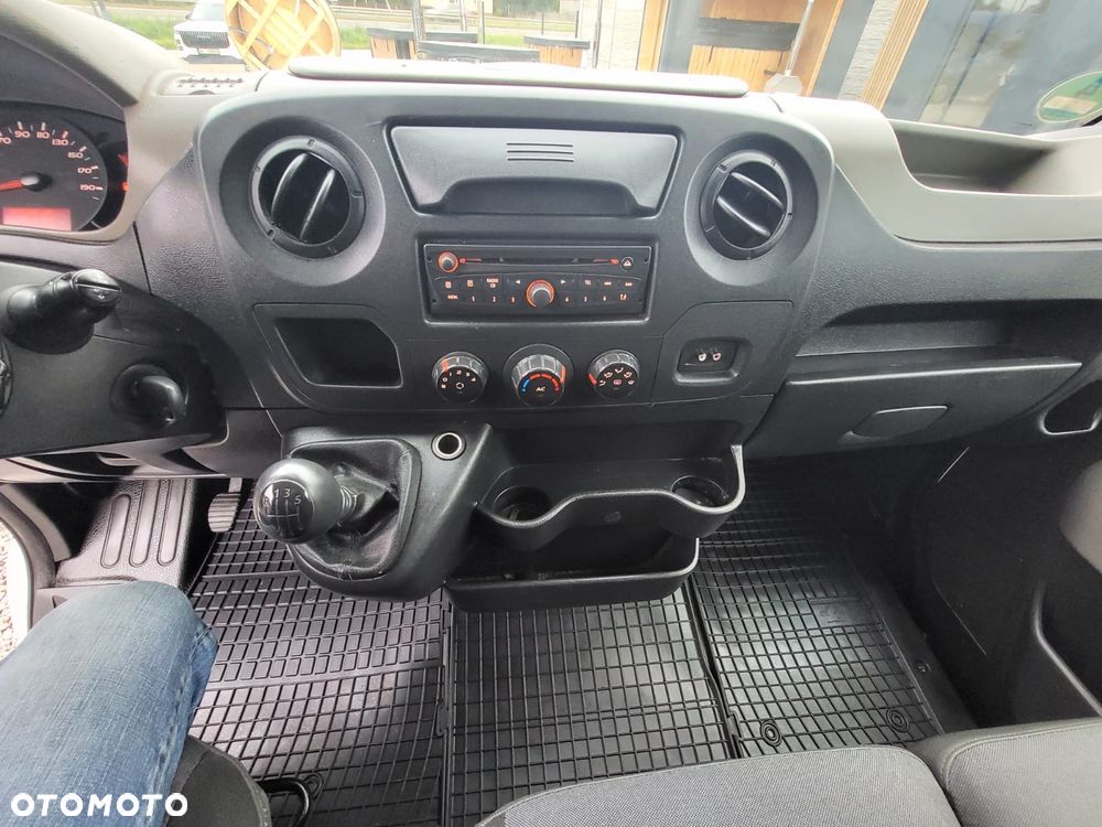 Nissan NV400 - 21