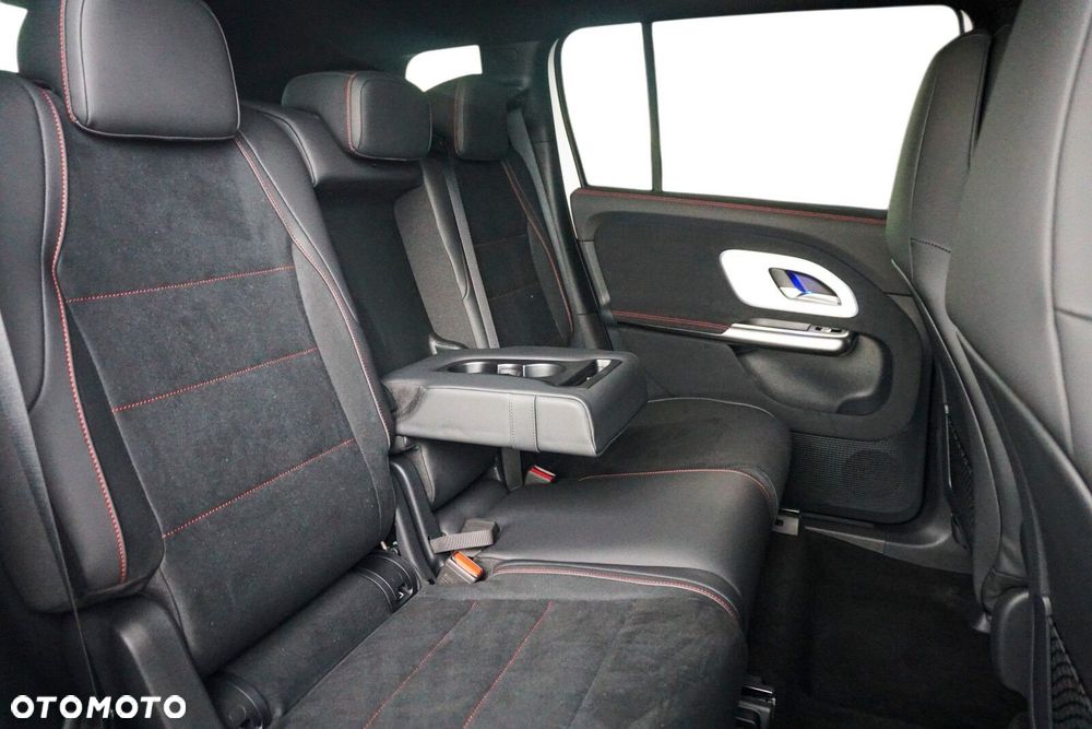Mercedes-Benz GLB - 13