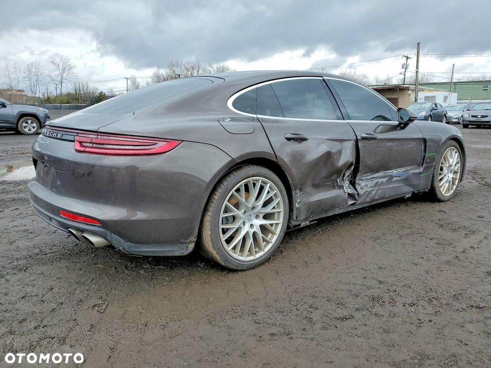 Porsche Panamera 4S - 3