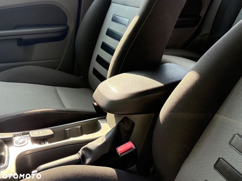 Ford Focus 1.6 16V Ambiente - 16