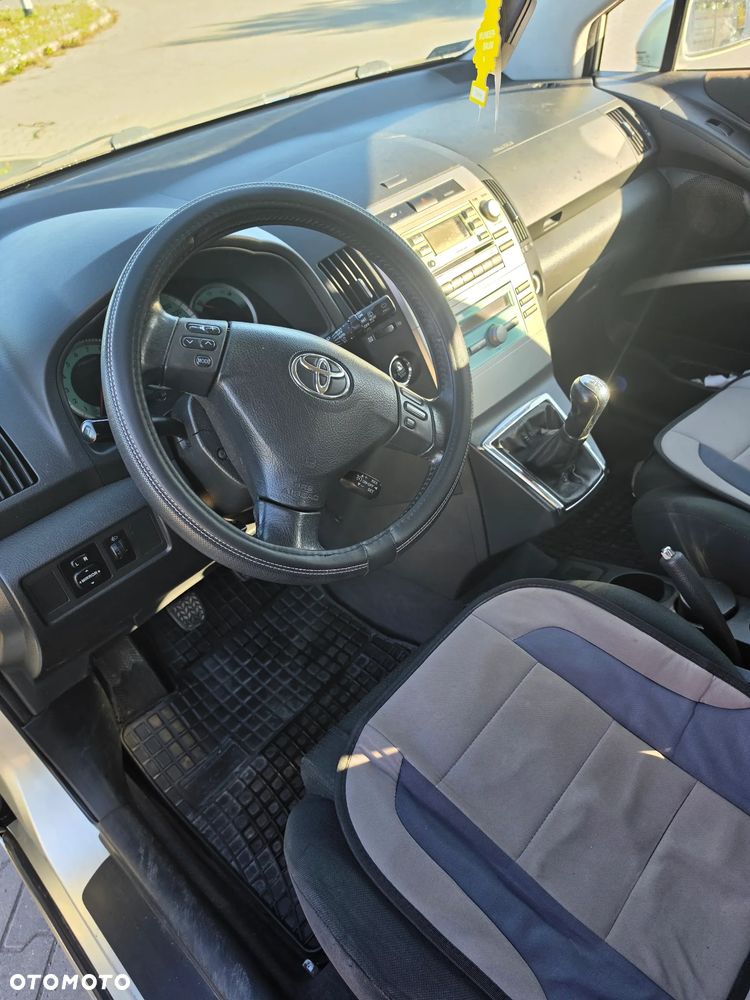 Toyota Corolla Verso - 11