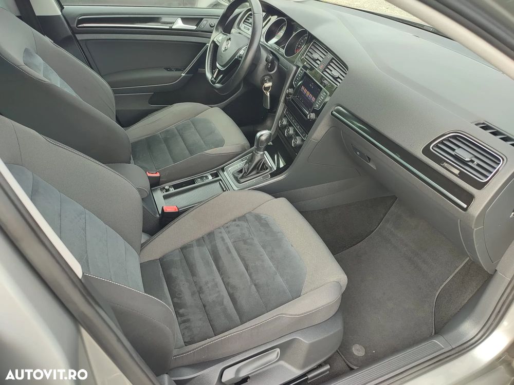 Volkswagen Golf - 9