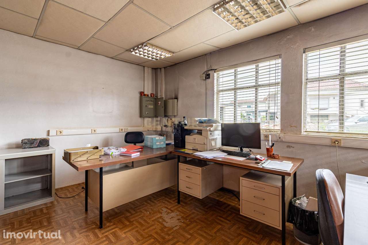 Armazem industrial com logradouro - Grande imagem: 5/22