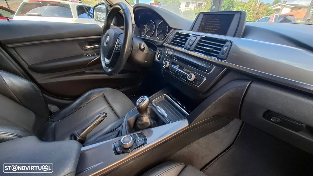 BMW 318 d Line Sport - 28