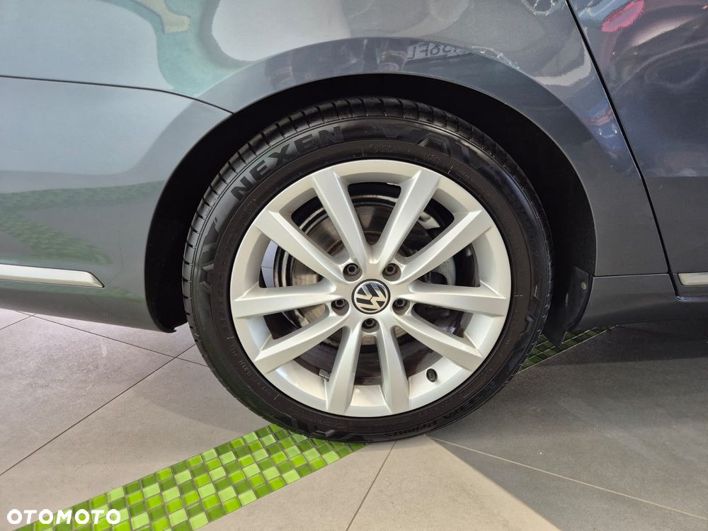 Volkswagen Passat 2.0 TDI BlueMotion Technology Highline - 13