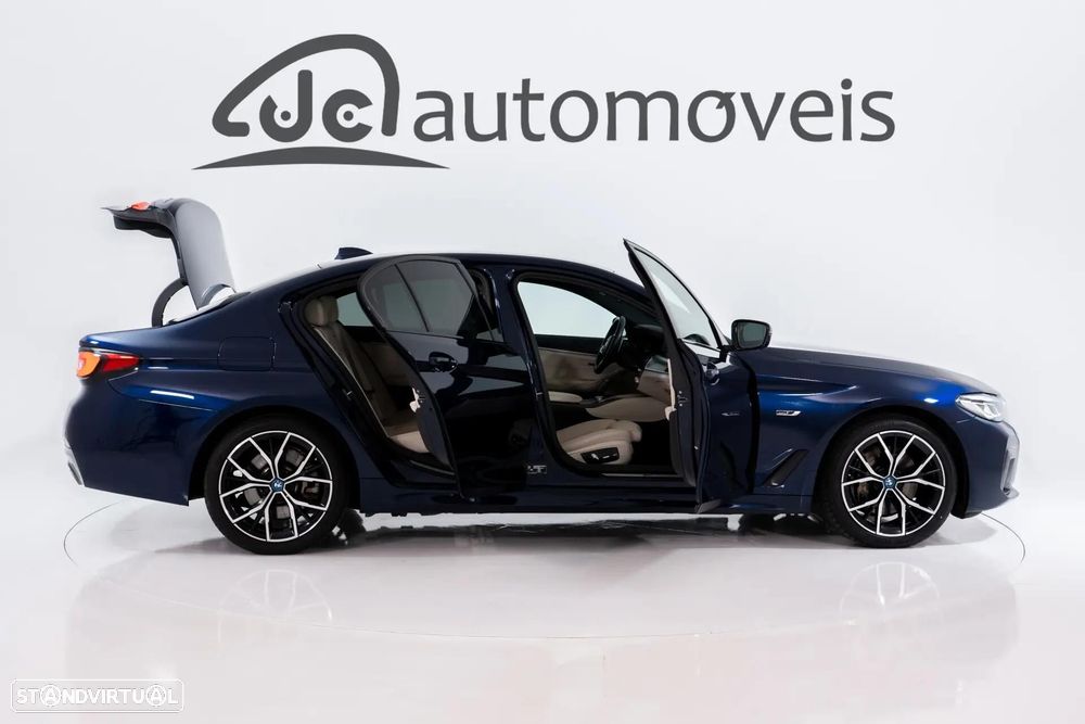 BMW 545 e xDrive Line Luxury - 7