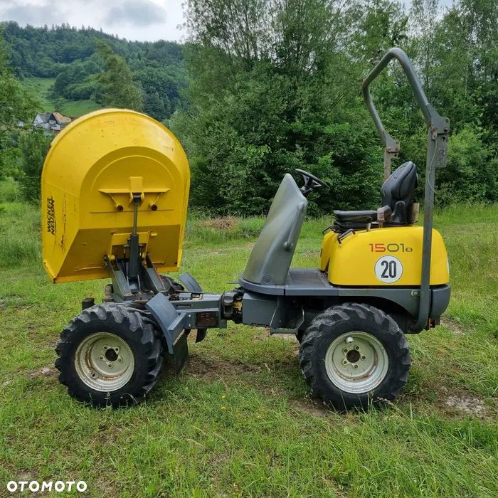 Wacker Neuson 1501 Wozidło 4x4  Budowlane-Ogrodnicze-rolnicze. Transporter 1,5 tony o bardzo małych gabarytach. Obrotowa Paka. Maszyna jak Nowa Pochodzi z gospodarstwa Norweskiego! Zaledwie 1000mtg. Rok 2016. Serwisowana w DEKRA Norweska BMWT. Ani Deka Luzów i wycieków. Mała zgrabna maszyna. Moc i wydajność Potężna. Komfort pracy. Napęd HYDROSTATIC. OKAZJA Silnik Yanmar 3 cyl. - 1