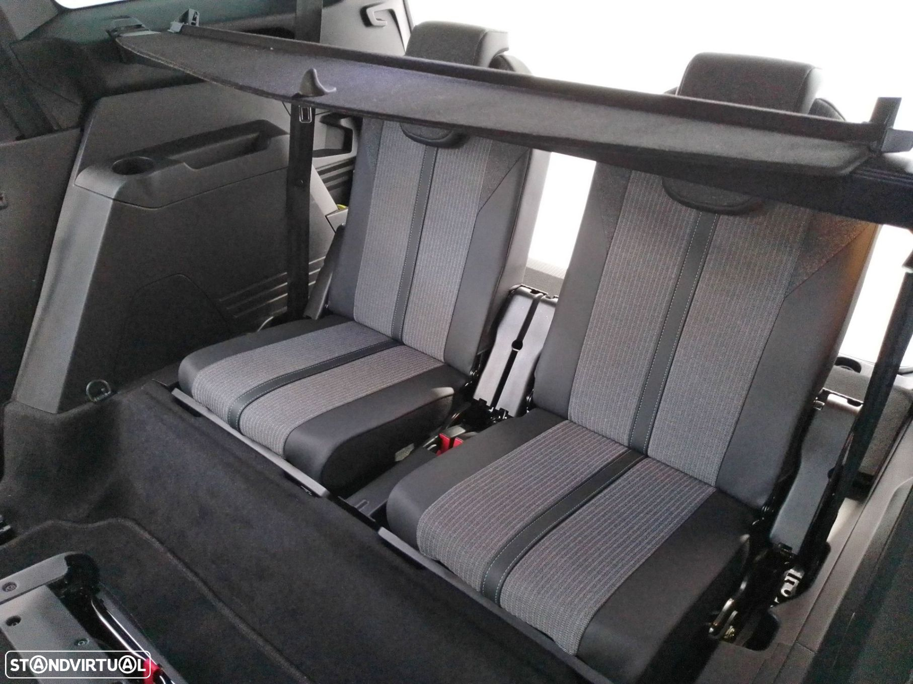 Peugeot 5008 1.2 PureTech Allure Pack EAT8 - 13