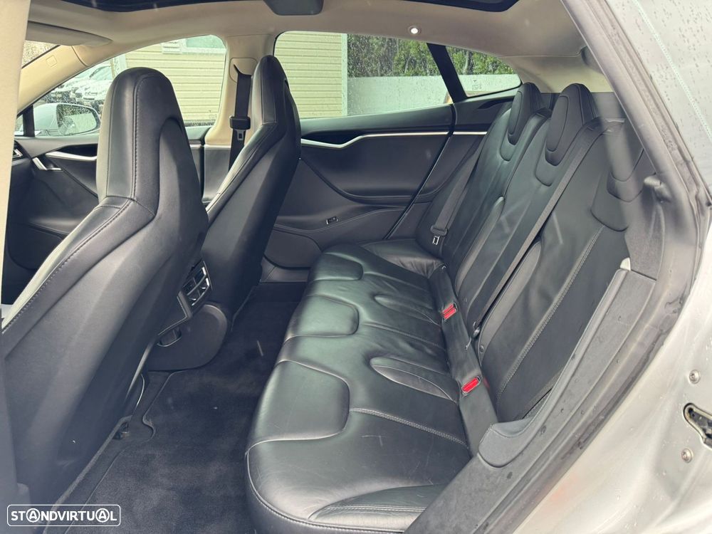 Tesla Model S 60D - 8
