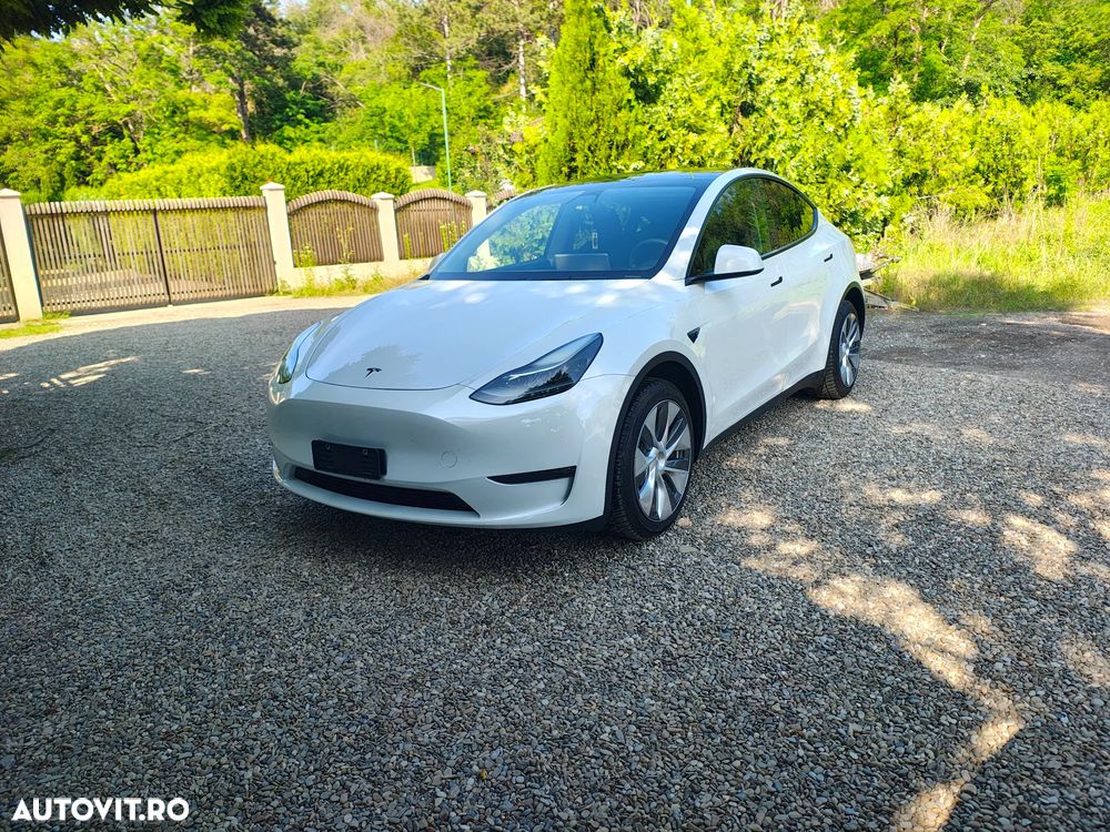 Tesla Model Y - 1