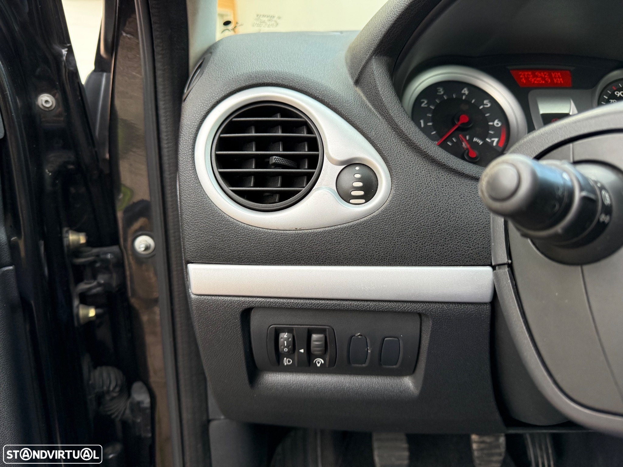 Renault Clio 1.2 Pack Authentique - 23