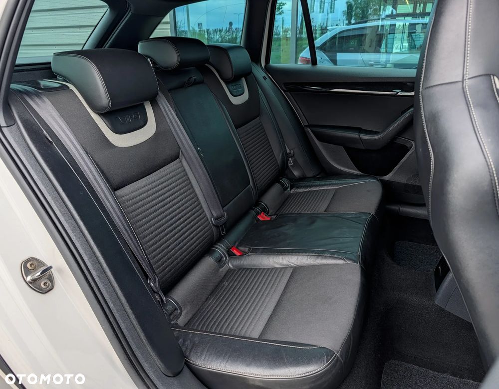 Skoda Octavia 2.0 TDI DSG RS - 21
