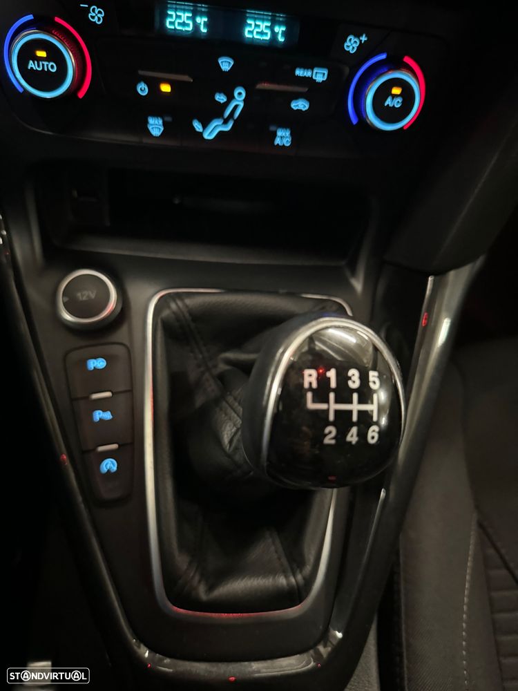 Ford Focus 1.0 EcoBoost Titanium - 22