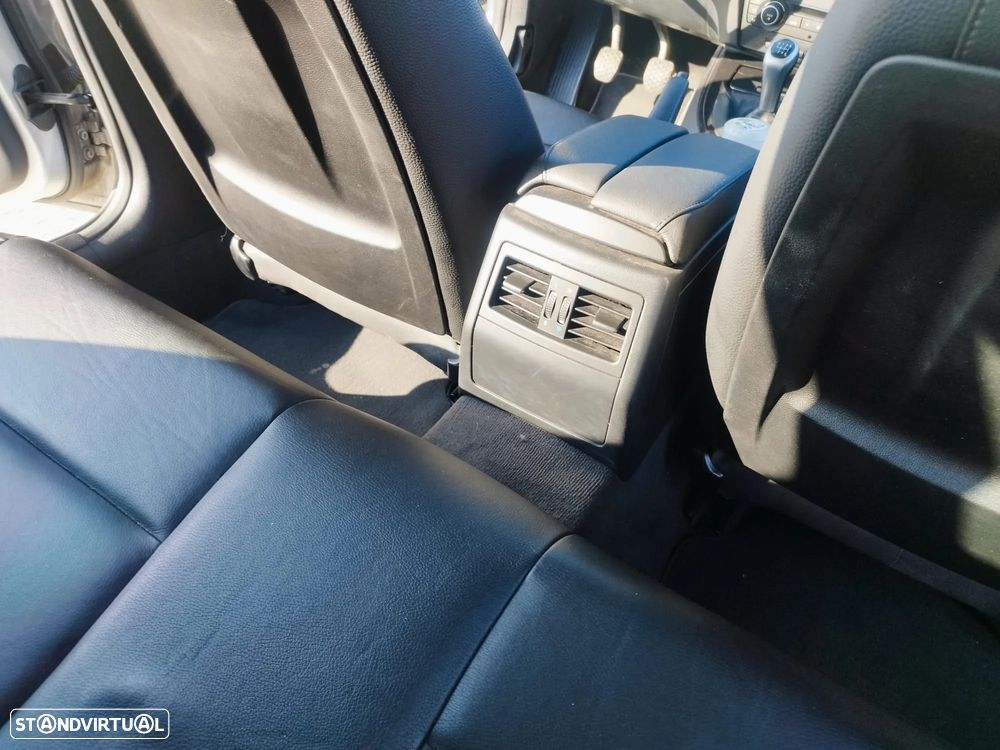 BMW 318 d xDrive Line Luxury - 30