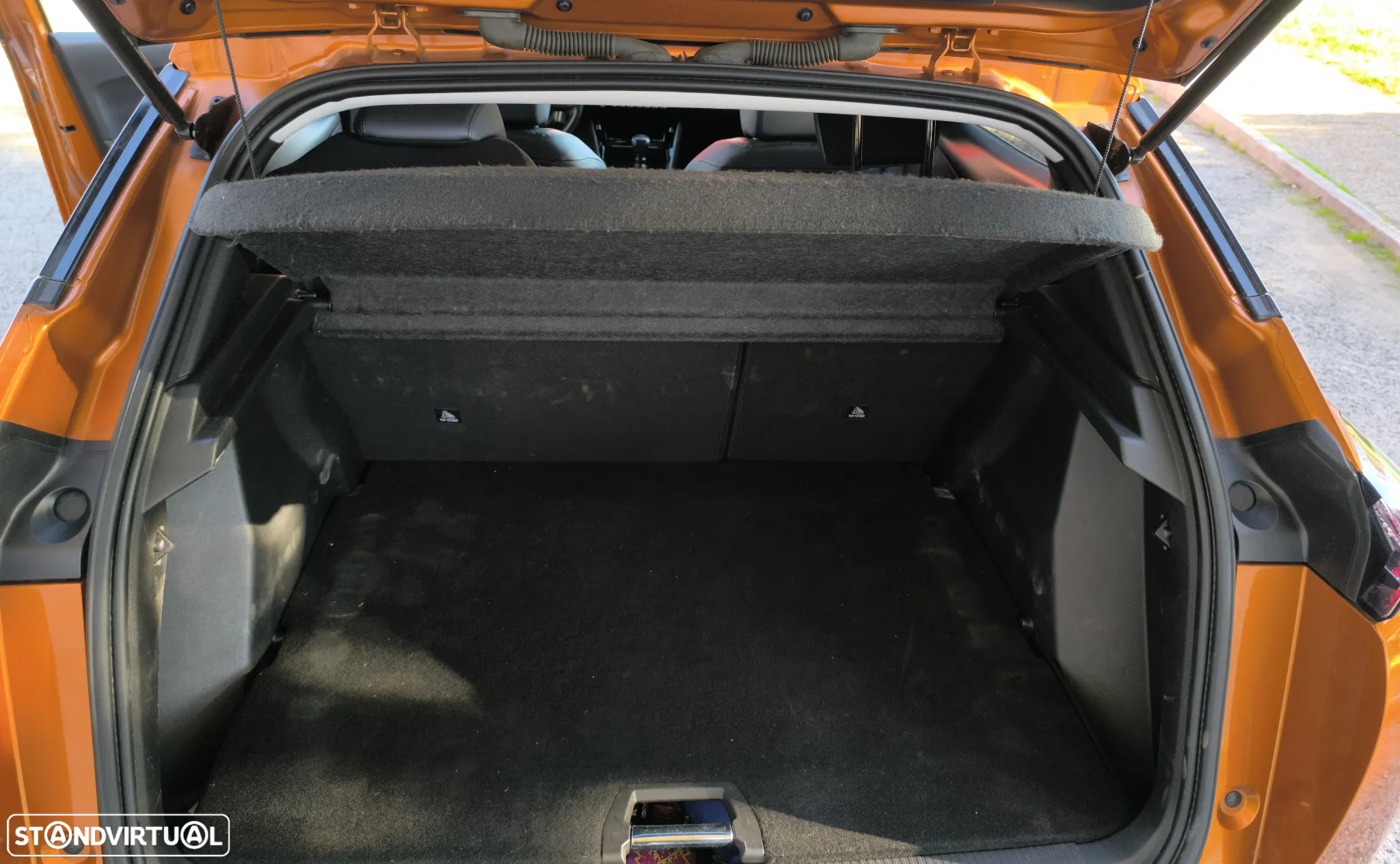Peugeot 2008 1.2 PureTech Allure - 11