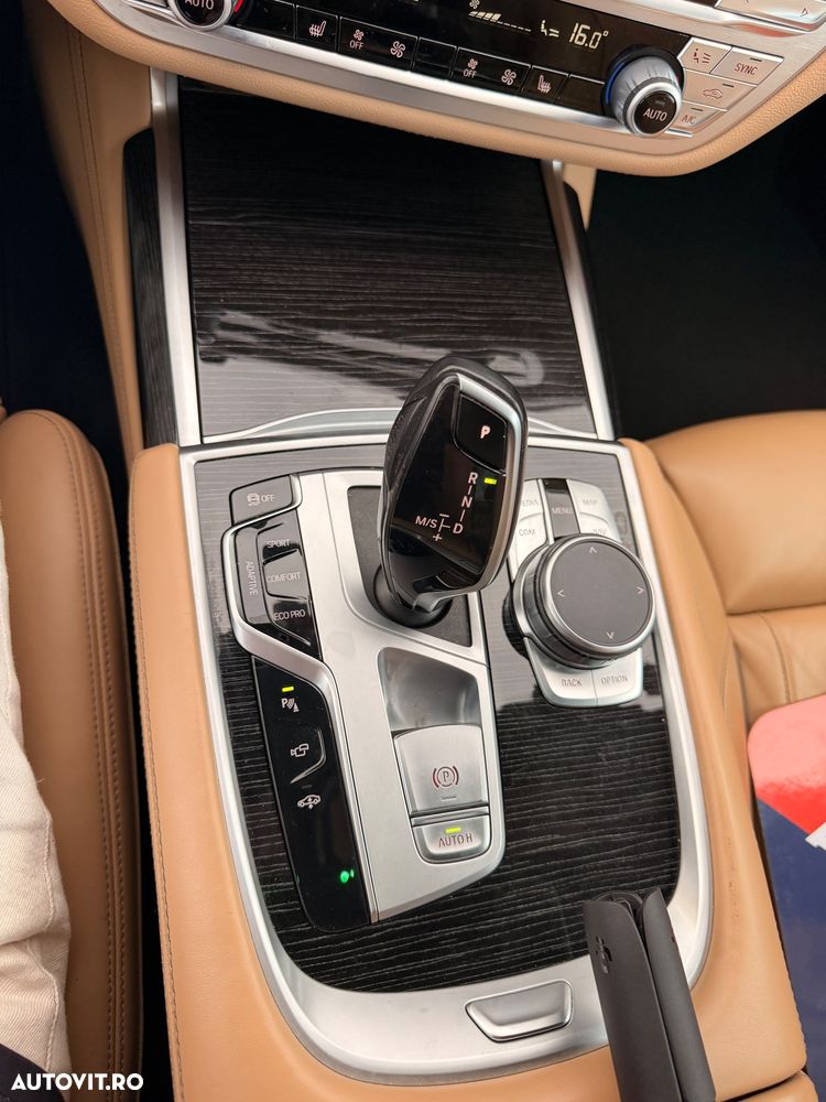 BMW Seria 7 740d xDrive MHEV - 30